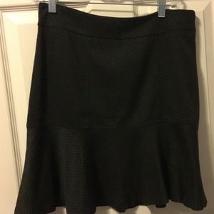 Black and Grey Patterned Skirt Size 8P Petites Stretchy Reitmans Office Wear